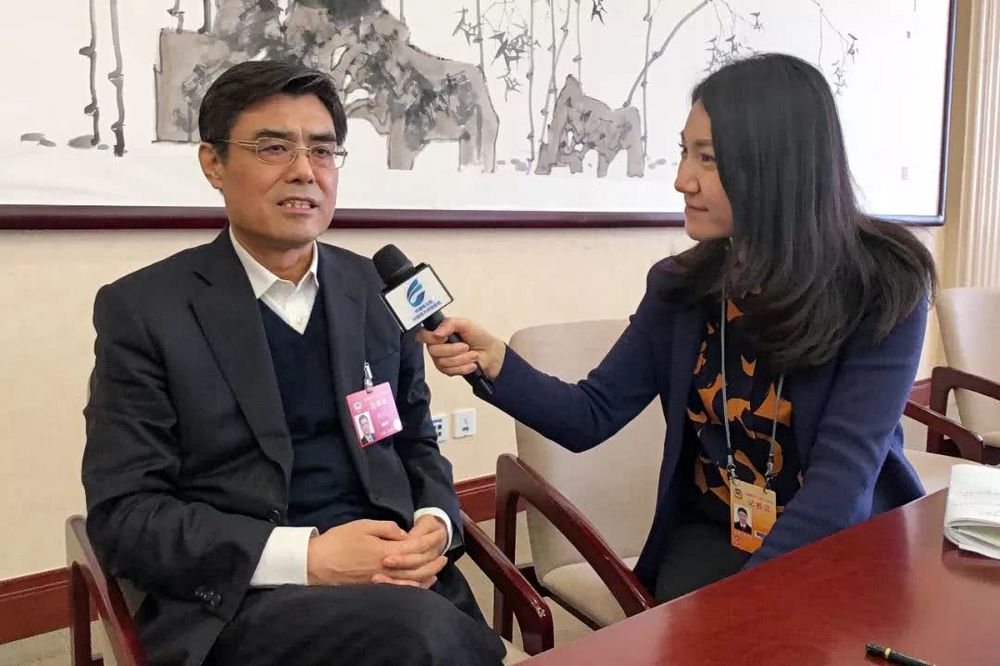 當(dāng)好能源轉(zhuǎn)型與清潔發(fā)展排頭兵——訪全國(guó)政協(xié)委員，中國(guó)華能集團(tuán)有限公司董事長(zhǎng)、黨組書記舒印彪