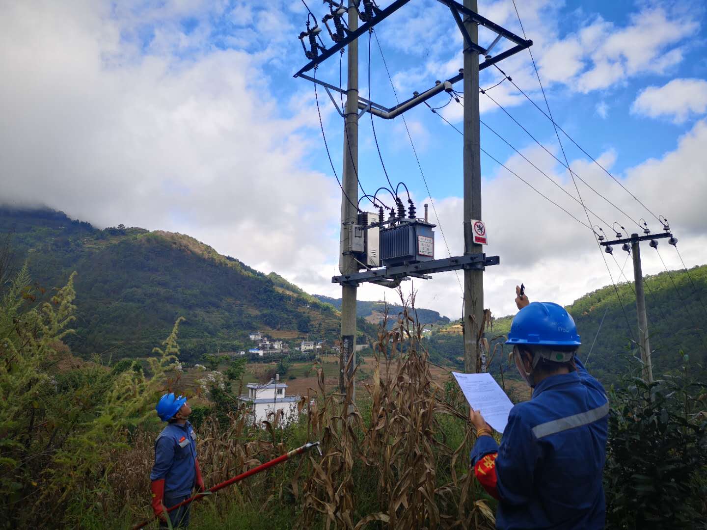 臨滄云縣供電局開展線路維護改造，全面提升供電可靠性
