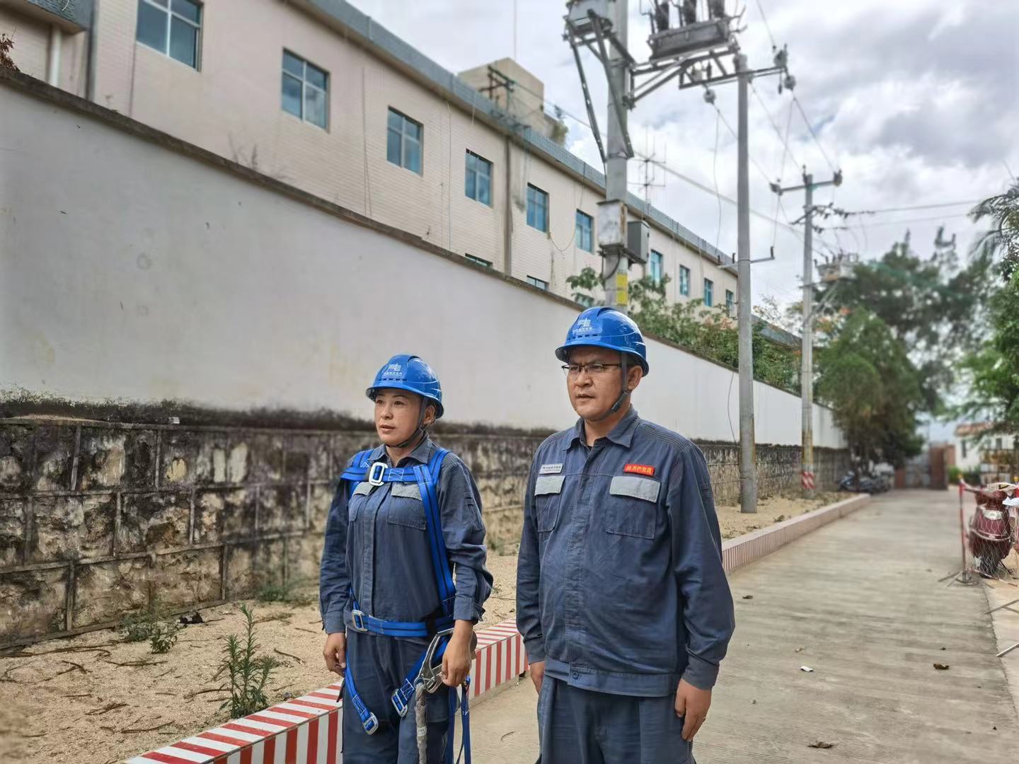 臨滄云縣供電局黨員帶頭開展崗評(píng)，促員工技能快速提升