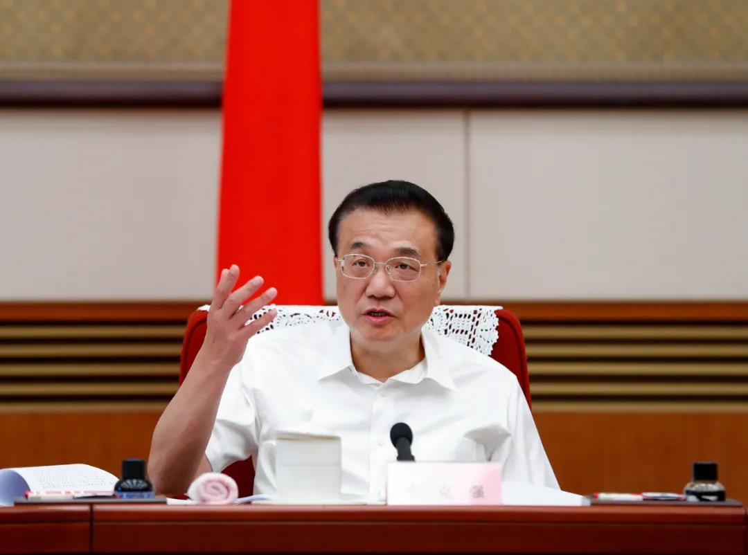 李克強：發(fā)揮西部風、光、水電等優(yōu)勢 建大型清潔能源基地