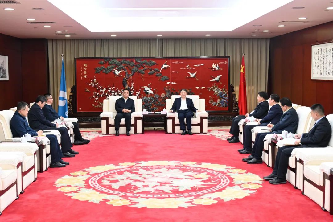 溫樞剛會(huì)見哈電集團(tuán)董事長、黨委書記曹志安