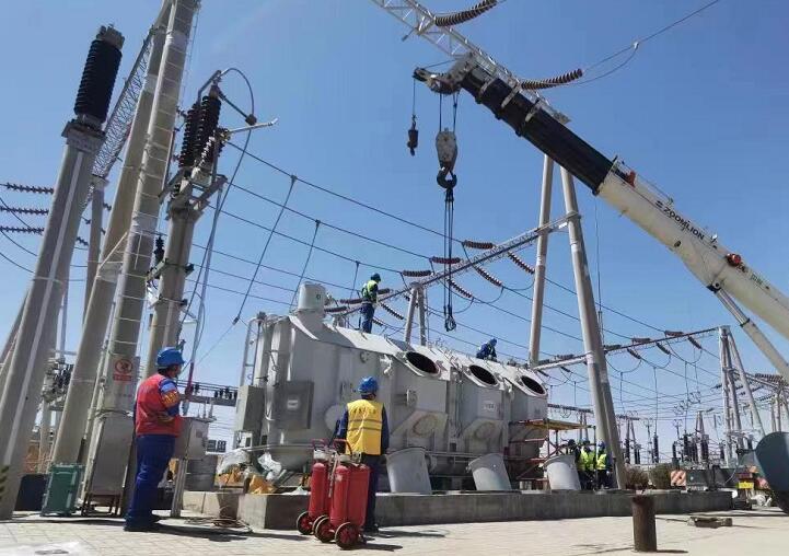 吊罩成功！主變大修工程為“綠色電”保駕護航