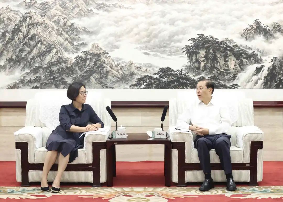 國家電網(wǎng)董事長、黨組書記辛保安與江西省委副書記、贛州市委書記吳忠瓊會談