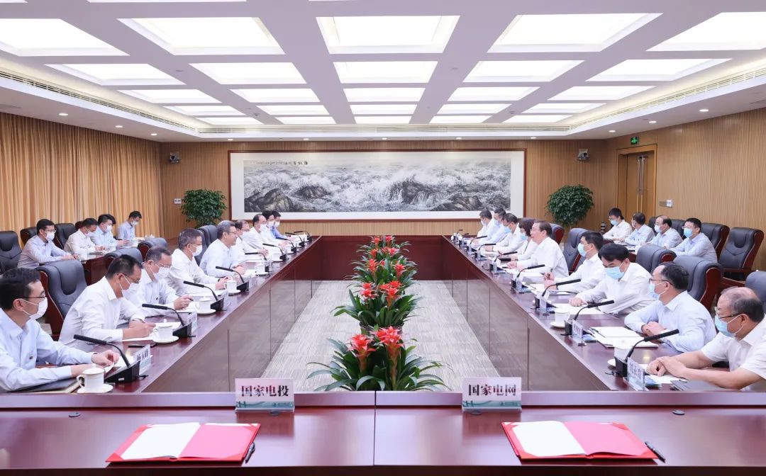 國(guó)家電網(wǎng)董事長(zhǎng)、黨組書記辛保安與國(guó)家電投董事長(zhǎng)錢智民、總經(jīng)理江毅會(huì)談