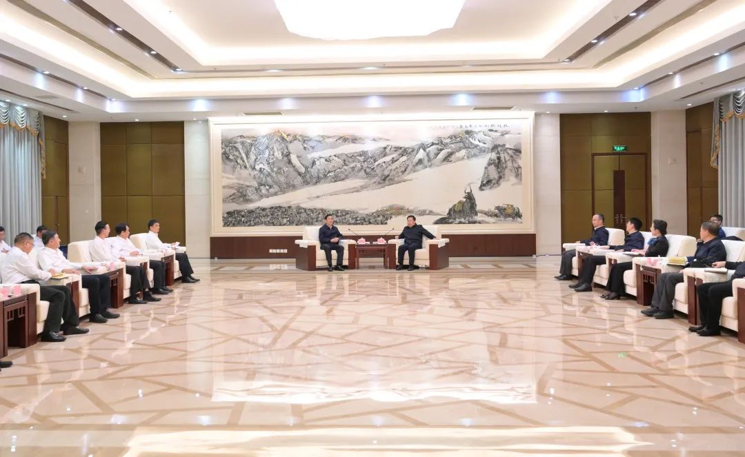 國家電網(wǎng)公司董事長、黨組書辛保安與四川省委書記王曉暉會談