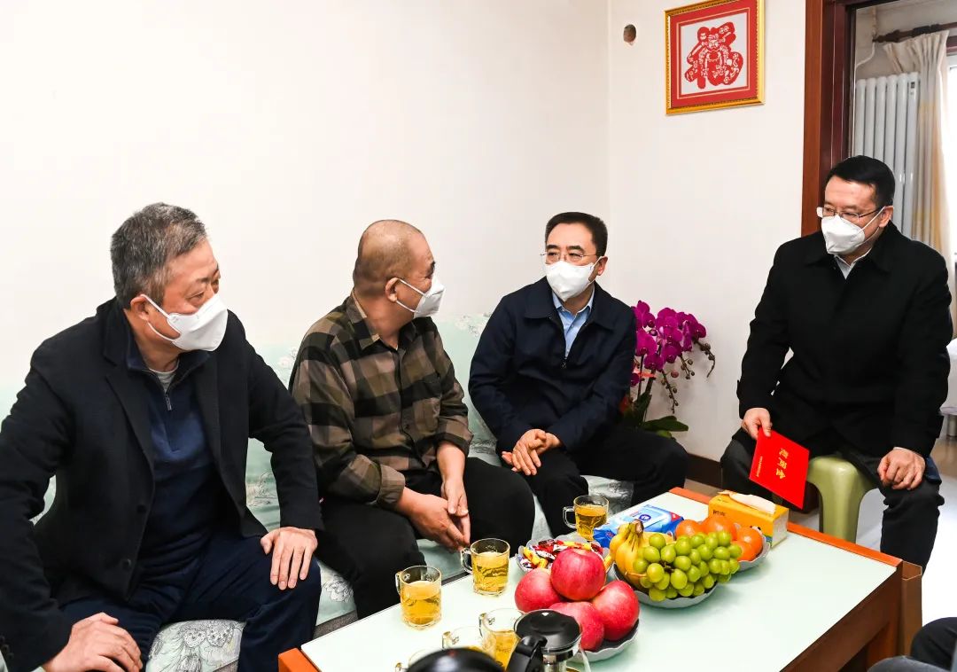 鄒磊、劉明勝走訪慰問退休老領(lǐng)導(dǎo)、勞模遺屬、困難黨員群眾