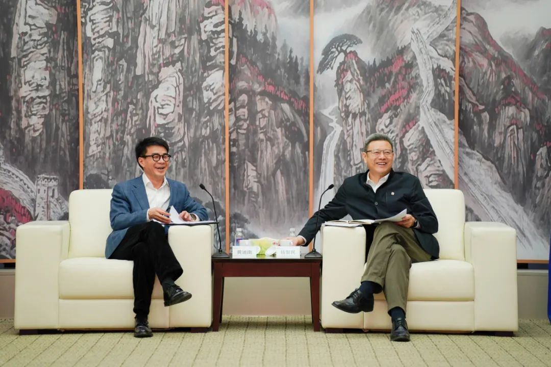 國(guó)家電投黨組書(shū)記、董事長(zhǎng)錢(qián)智民會(huì)見(jiàn)申能集團(tuán)黨委書(shū)記、董事長(zhǎng)黃迪南