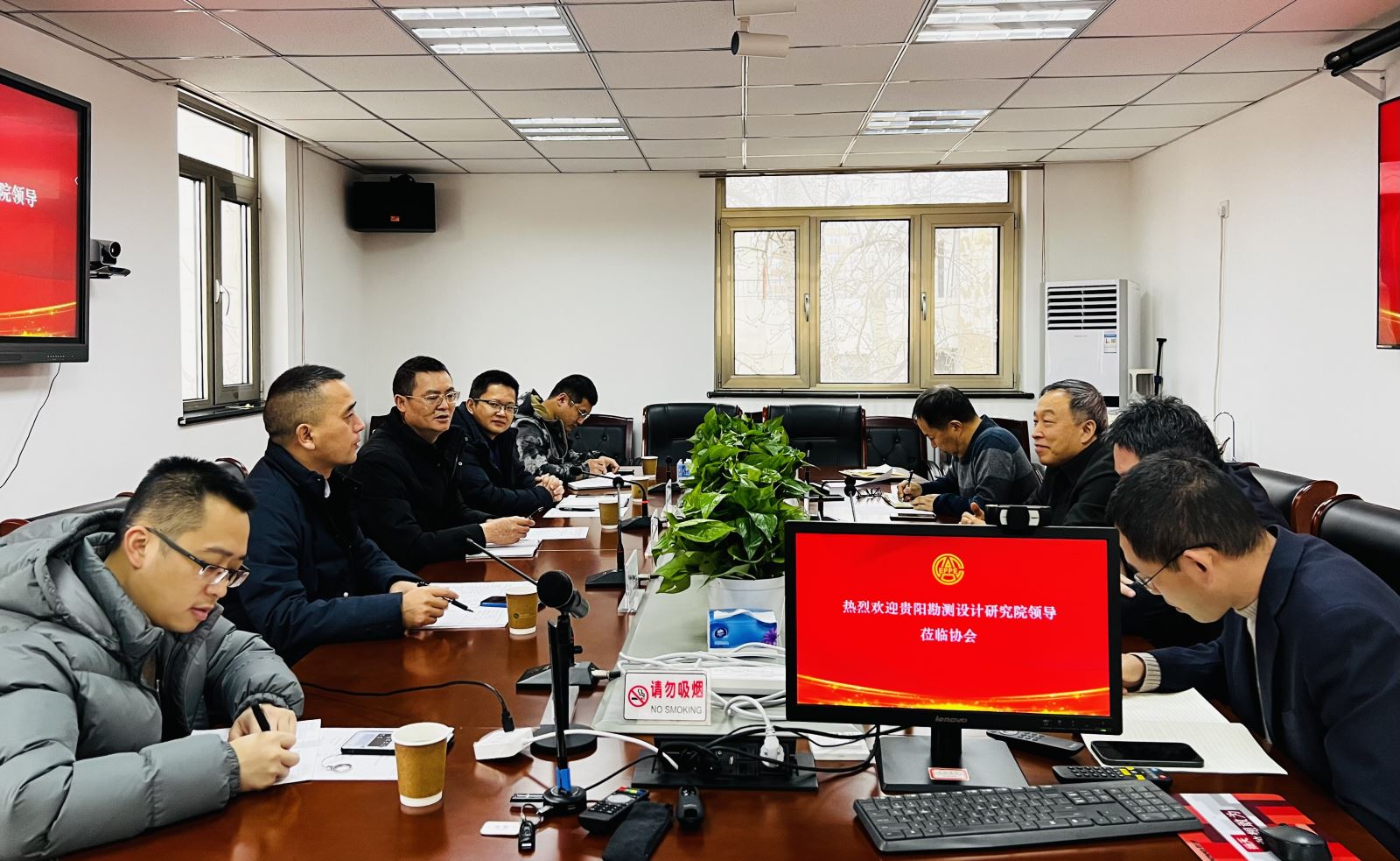 中國(guó)電力規(guī)劃設(shè)計(jì)協(xié)會(huì)李愛民與中國(guó)電建貴陽(yáng)院、國(guó)網(wǎng)江蘇電力設(shè)計(jì)咨詢公司領(lǐng)導(dǎo)座談交流