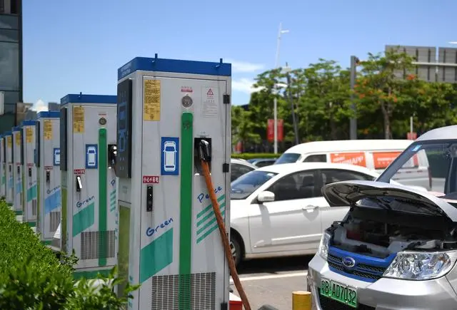 中國電動(dòng)車企駛?cè)肴毡尽八{(lán)?！笔袌? width=