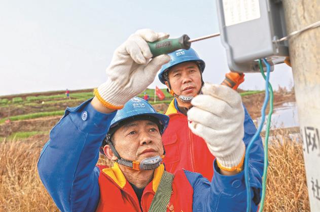 四川通江護航春灌用電，60支服務(wù)隊奔走田間