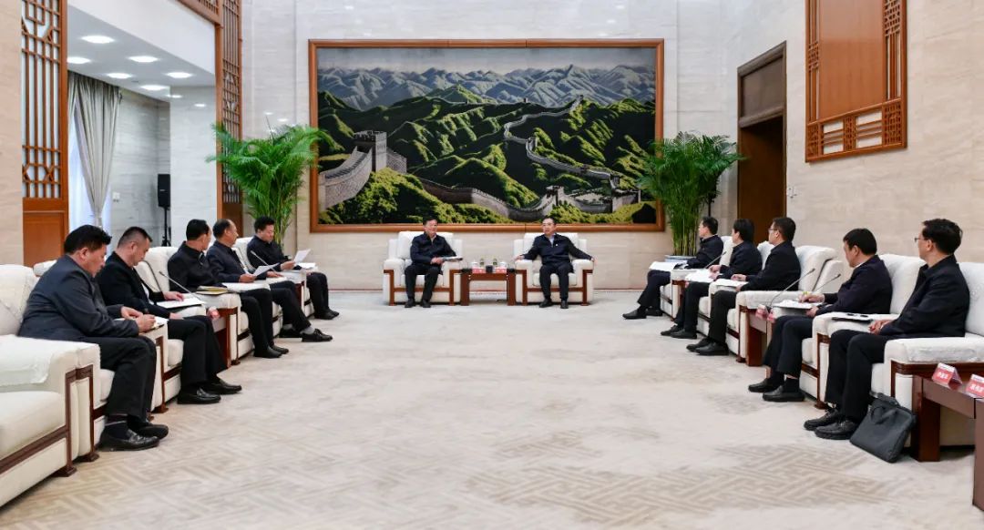 大唐集團(tuán)黨組書記、董事長鄒磊與青海省海南州委書記呂剛、州長尕瑪朋措會(huì)談
