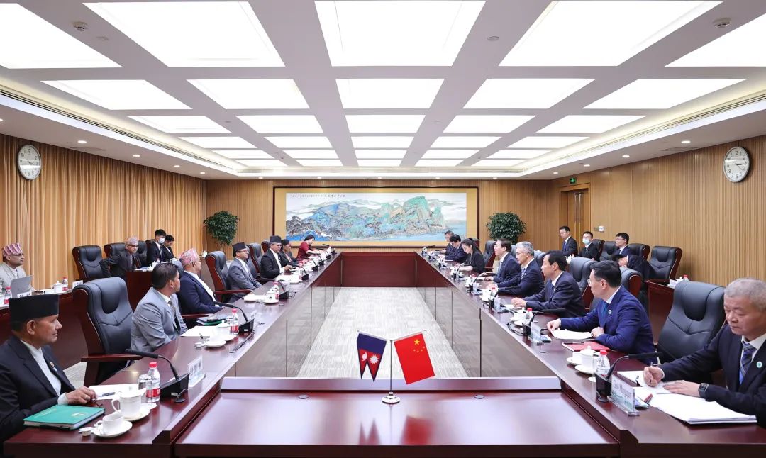 國家電網(wǎng)公司董事長(zhǎng)辛保安與尼泊爾聯(lián)邦院主席蒂米爾西納會(huì)談