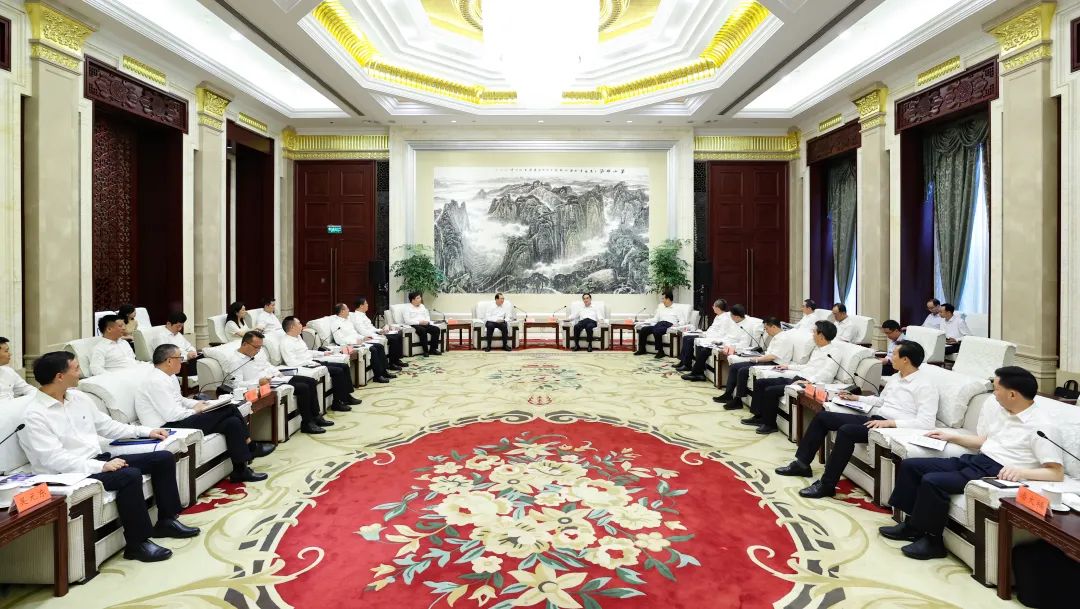 中國華電黨組書記、董事長江毅拜會(huì)貴州省委書記徐麟、省長李炳軍