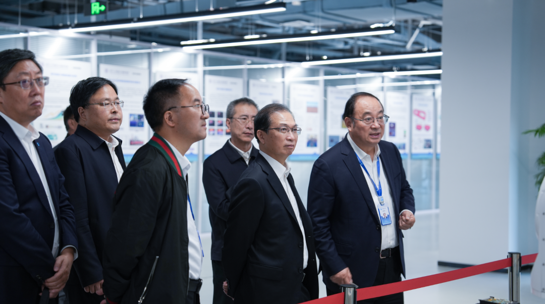 江毅與中國工程院院士、清華大學(xué)海洋工程研究院院長、海工院院長張建民交流座談