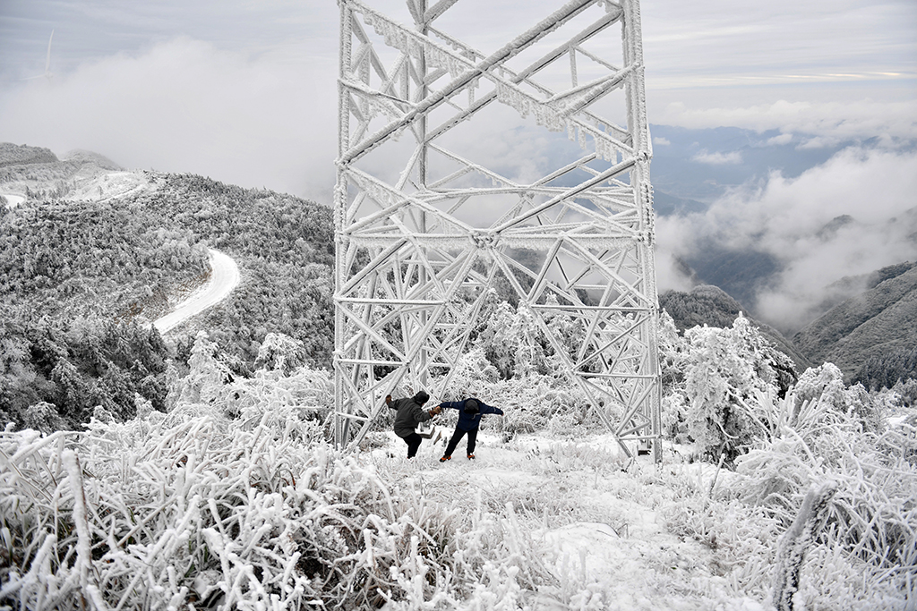 海拔1420米，電力“哨兵”風(fēng)雪中守護(hù)萬家燈火
