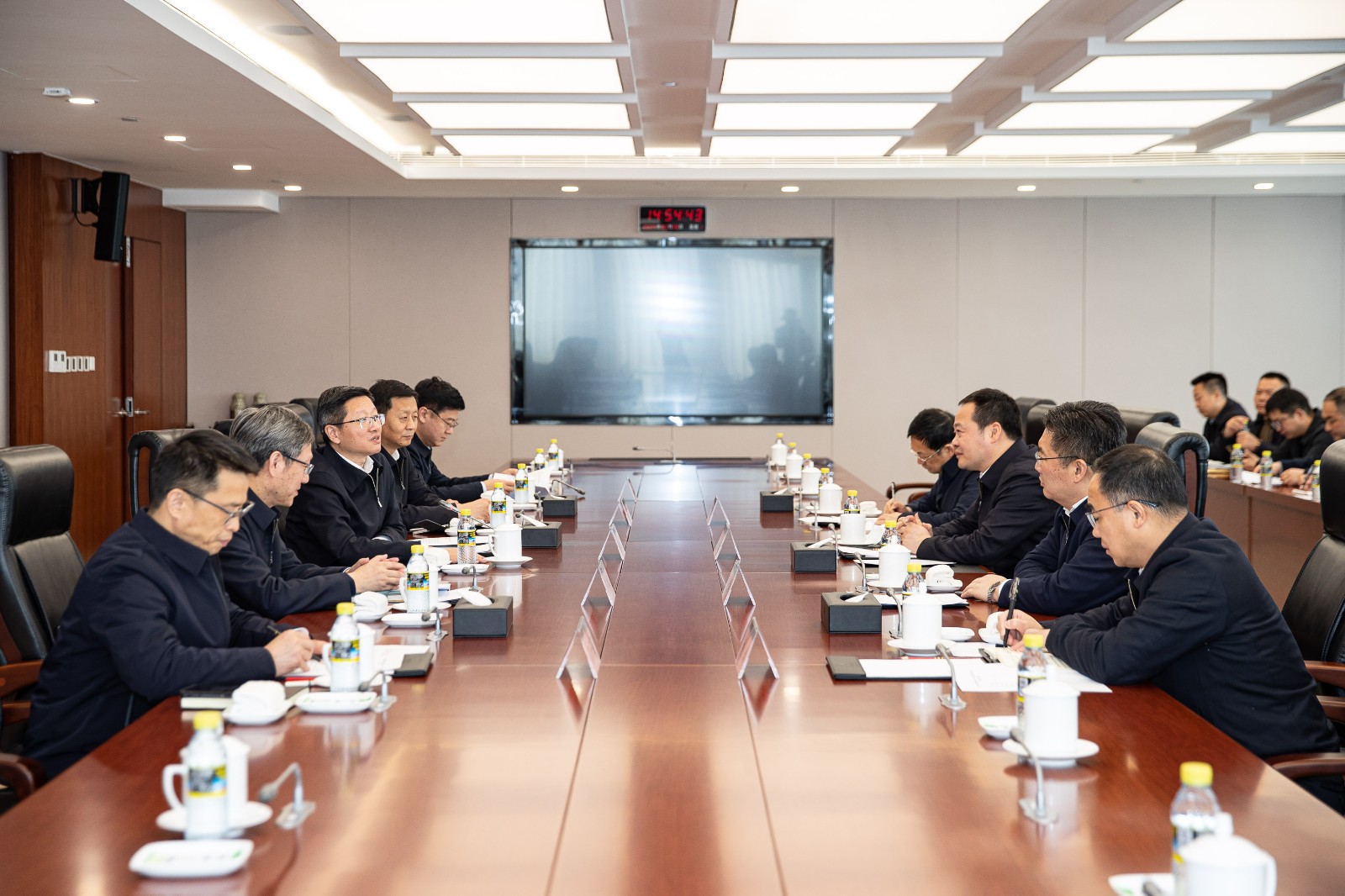 國(guó)家能源集團(tuán)公司總經(jīng)理、黨組副書記余兵會(huì)見(jiàn)上饒市委書記陳云