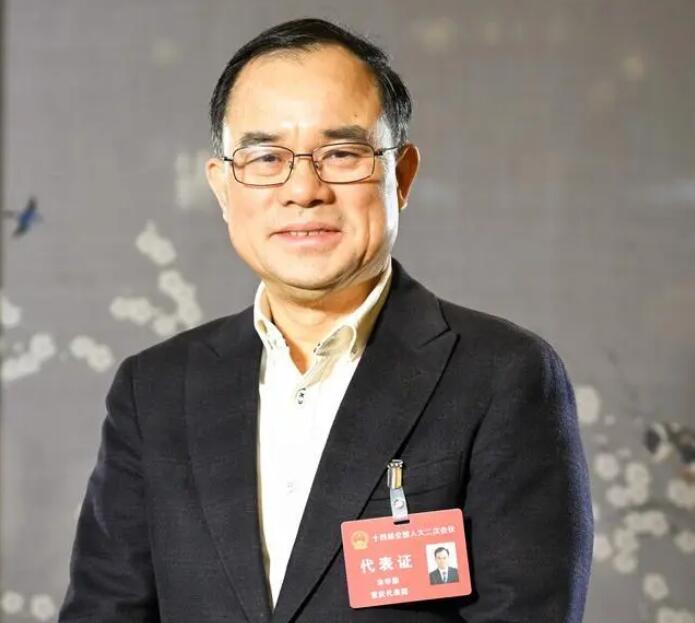 【兩會(huì)好聲音】全國(guó)人大代表、長(zhǎng)安汽車(chē)董事長(zhǎng)朱華榮：強(qiáng)化市場(chǎng)調(diào)節(jié)手段，進(jìn)一步改善汽車(chē)消費(fèi)環(huán)境