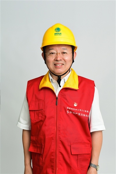 全國人大代表、國網(wǎng)浙江慈溪市供電公司客服中心社區(qū)經(jīng)理錢海軍——讓訴訟服務之光照亮千家萬戶