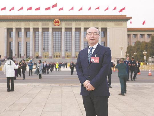 【兩會(huì)好聲音】全國(guó)人大代表，國(guó)網(wǎng)山東公司董事長(zhǎng)、黨委書記 王志偉：推動(dòng)新能源高質(zhì)量發(fā)展 助力美麗中國(guó)建設(shè)