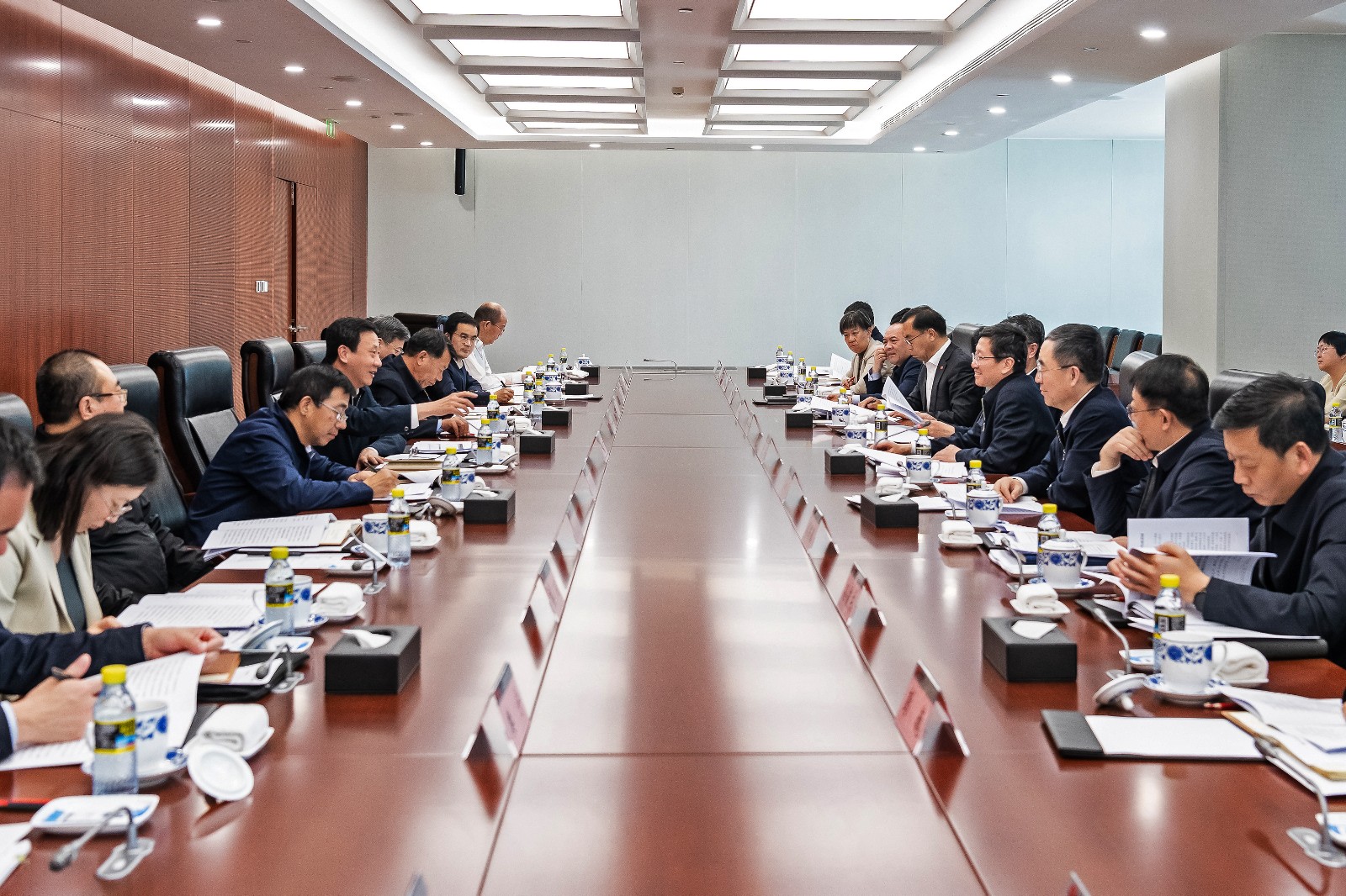 國家能源局黨組成員、副局長任京東一行到國家能源集團(tuán)調(diào)研
