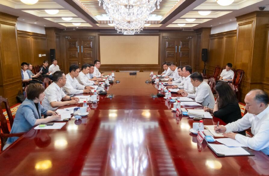 大唐集團總經(jīng)理、黨組副書記張傳江與阜新市委書記胡濤、市長周鵬舉會談