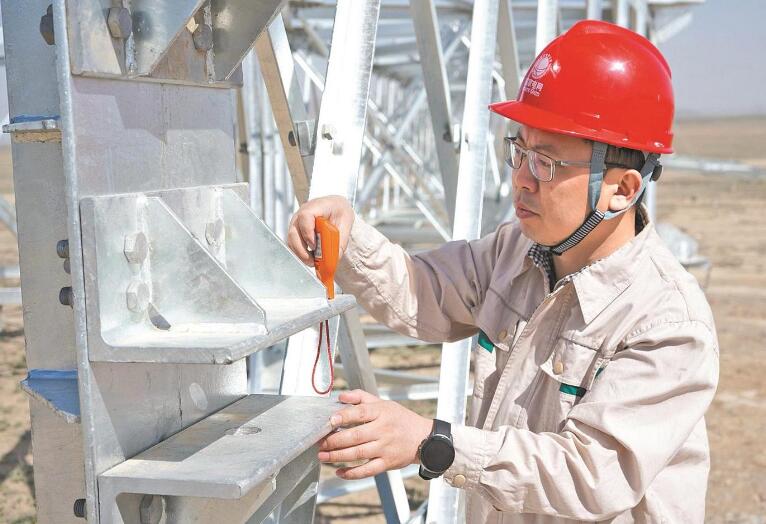 李?。涸痪€建電網(wǎng) 當(dāng)好工程“大管家”