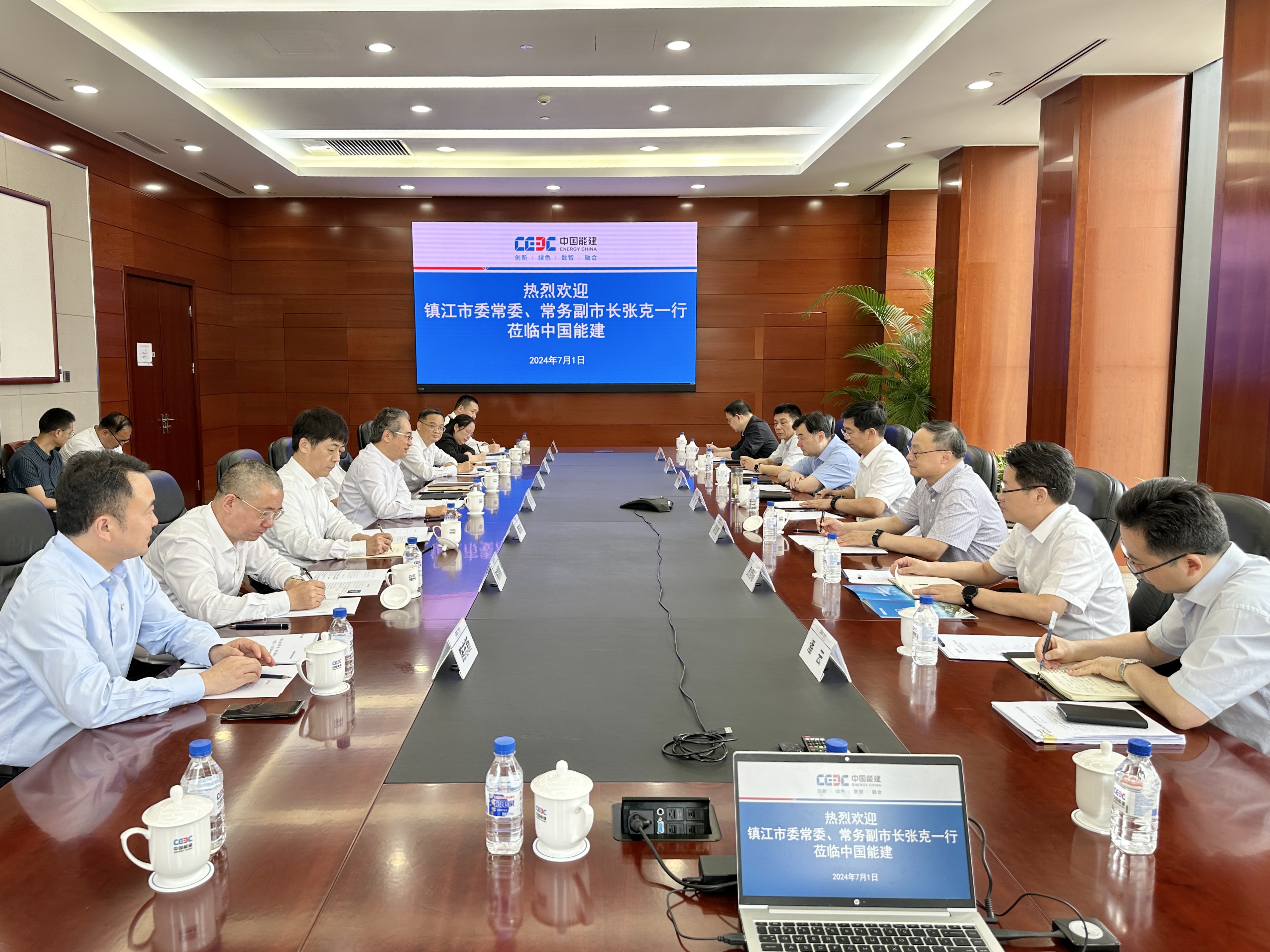 吳云與江蘇省鎮(zhèn)江市委常委、常務(wù)副市長(zhǎng)張克會(huì)談