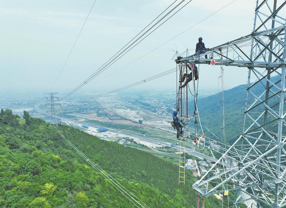 國網(wǎng)陜西電力公司推進電網(wǎng)建設(shè)，助力能源綠色轉(zhuǎn)型