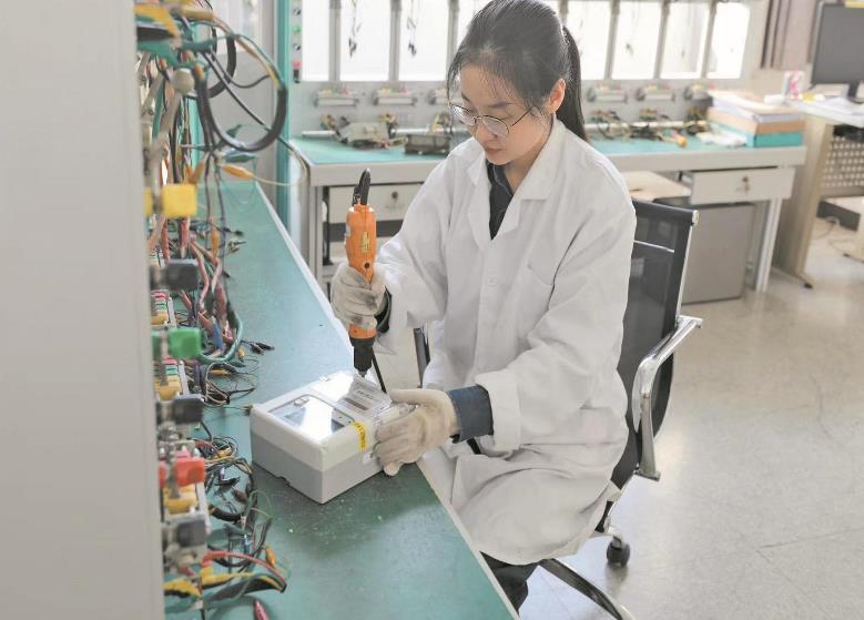 謝超：十年如一日，專和電能表“較真”