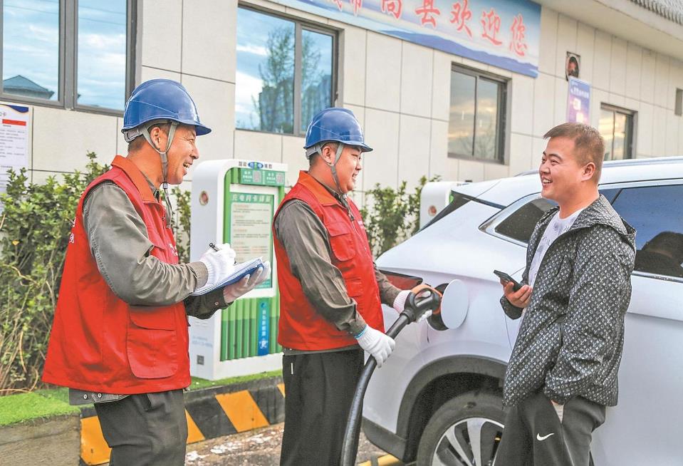 國網(wǎng)河南電力公司持續(xù)加大充電基礎(chǔ)設(shè)施建設(shè)力度，做好充電服務(wù)保障