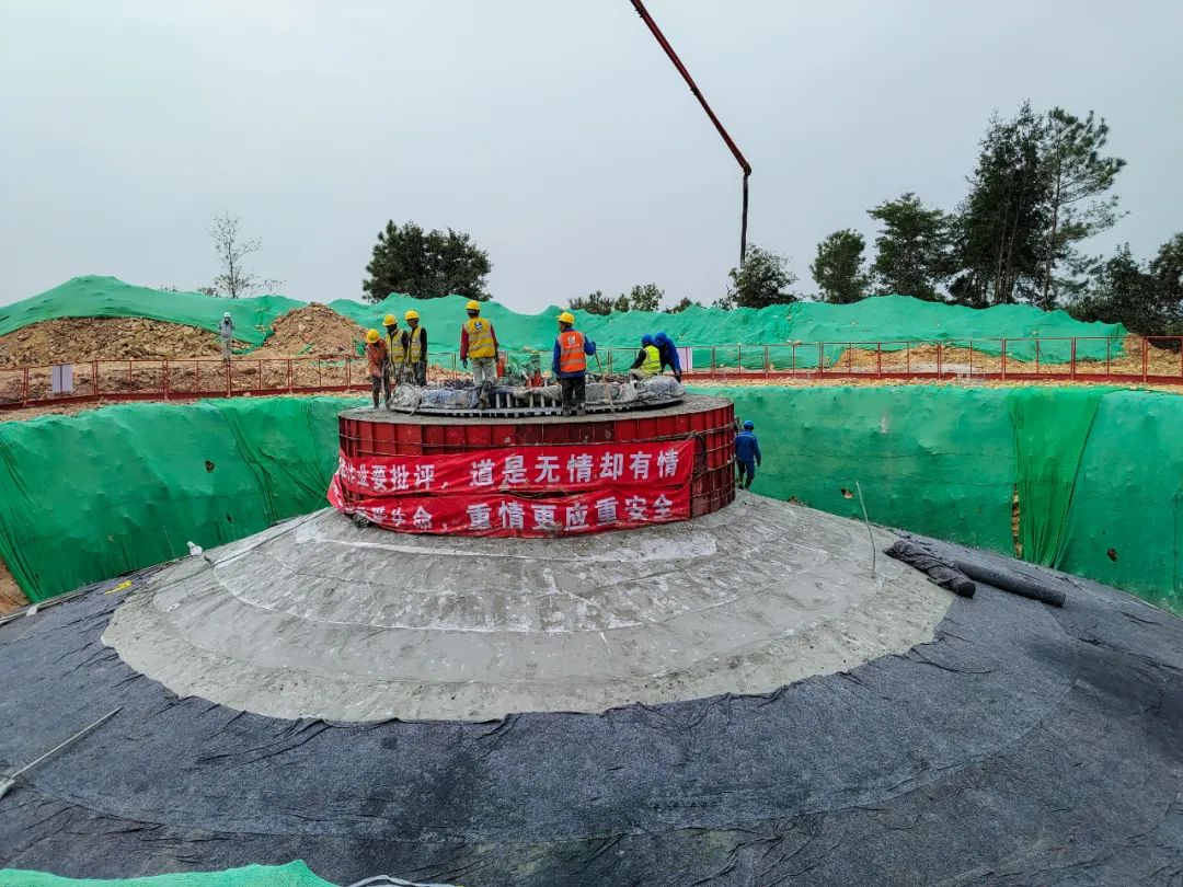 國能永福公司廣福風電項目首臺風機基礎(chǔ)澆筑完成