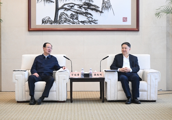 丁焰章與中國(guó)華能董事長(zhǎng)、黨組書記溫樞剛會(huì)談