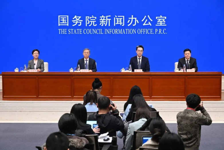 國家發(fā)改委：“沙戈荒”新能源基地加快建設(shè)，截至11月底，西北五省風(fēng)光裝機(jī)達(dá)到280GW左右