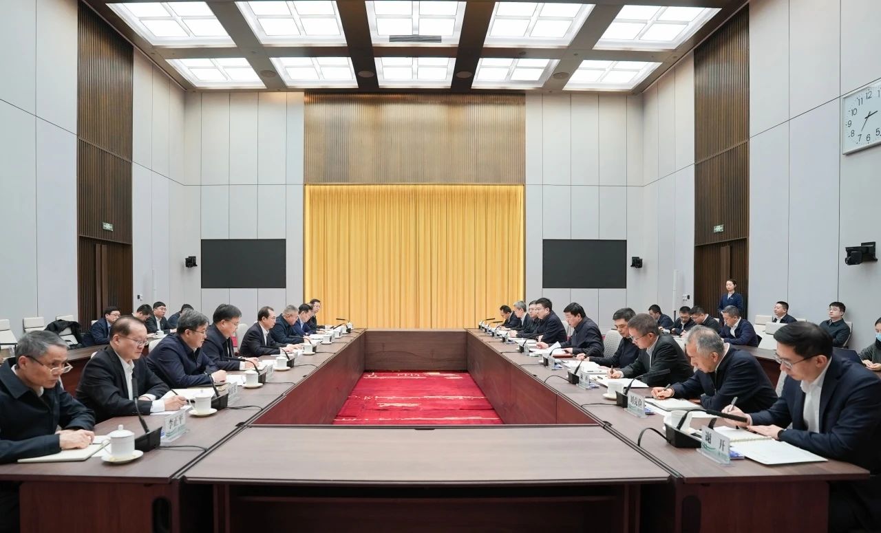 華電集團董事長江毅、總經(jīng)理葉向東與國家電網(wǎng)董事長張智剛、總經(jīng)理龐驍剛舉行會談