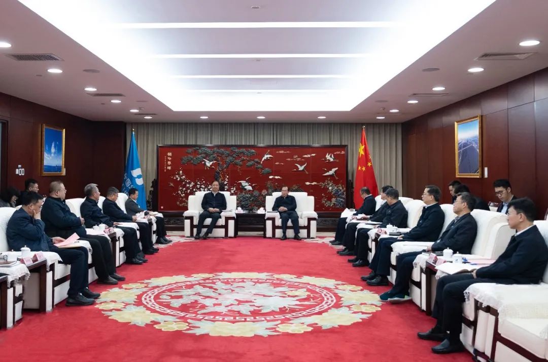 江毅與山西省委常委、常務(wù)副省長(zhǎng)盧東亮舉行會(huì)談